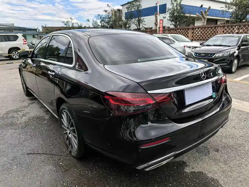 Mercedes-Benz E-Class 2023 — фото 4
