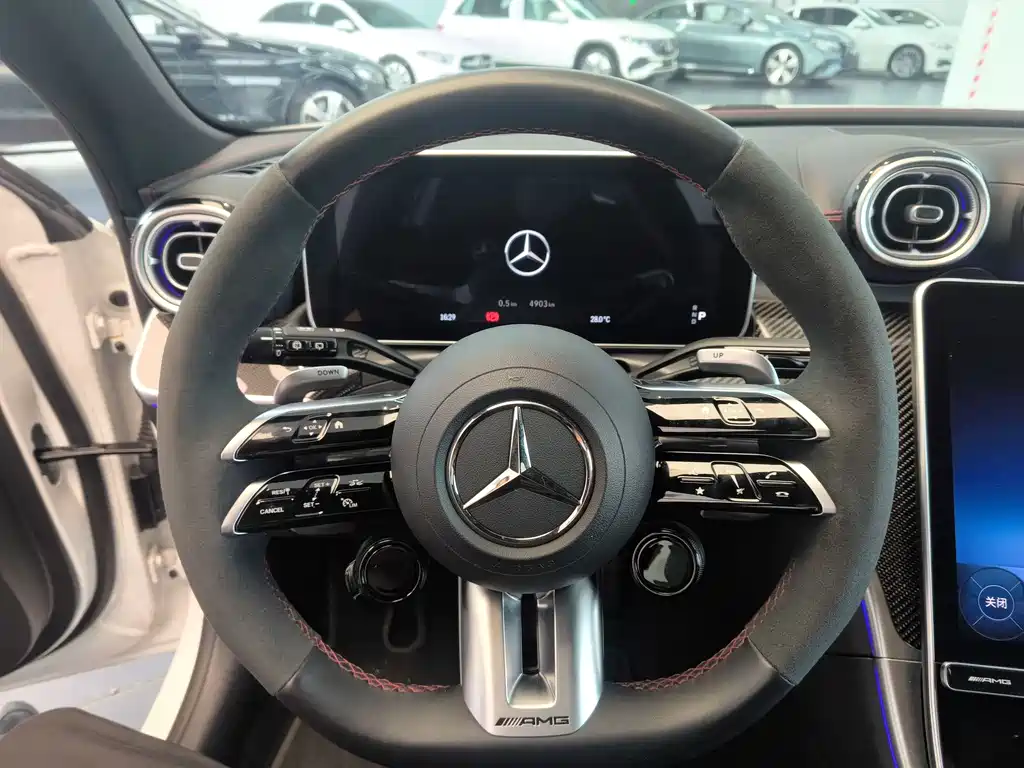Mercedes-Benz C-Class AMG 2025 — фото 13