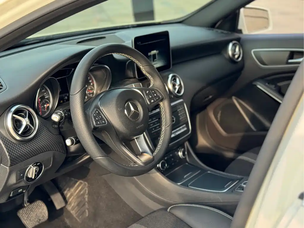 Mercedes-Benz A-Class 2017 — фото 6