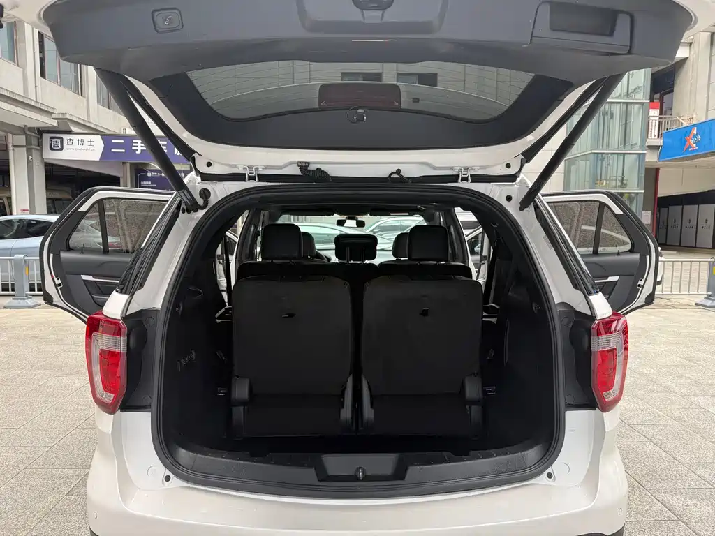 Ford Explorer 2018 — фото 30