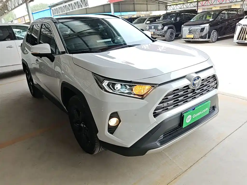 Toyota RAV4 2022 — фото 4