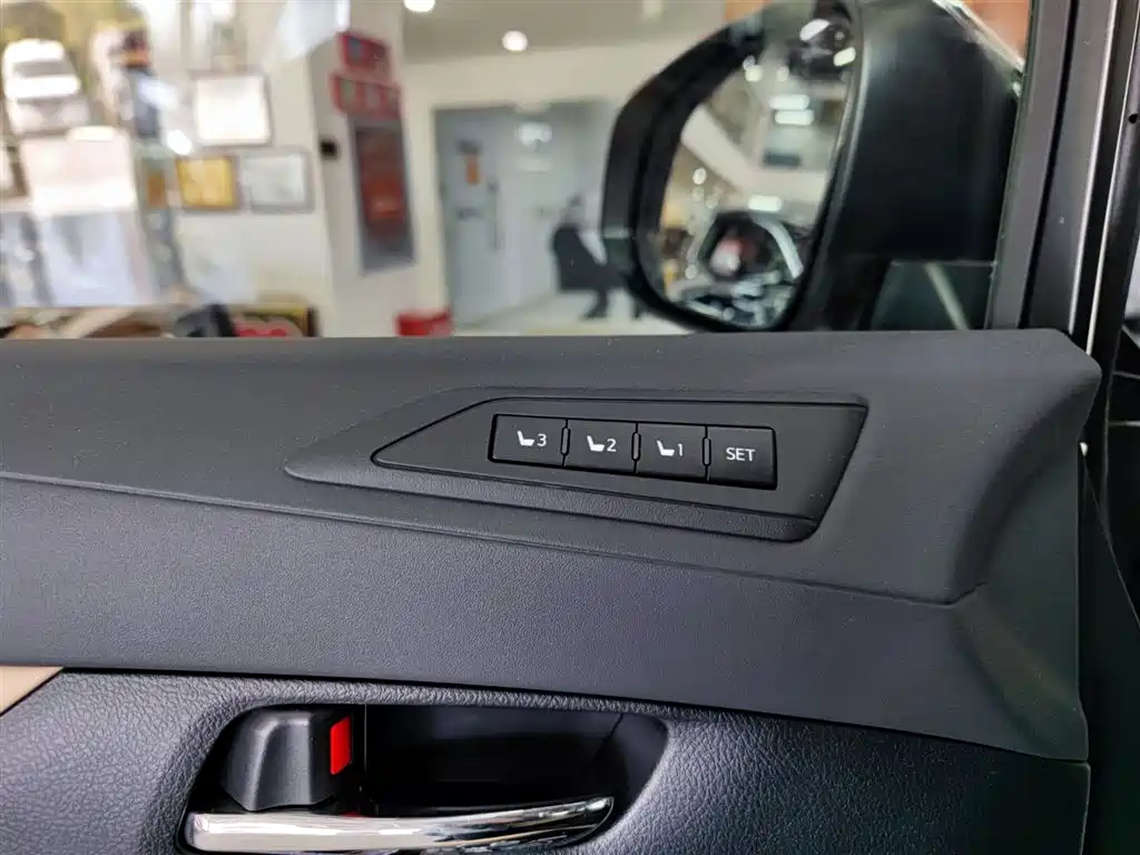 Toyota Alphard 2018 — фото 15
