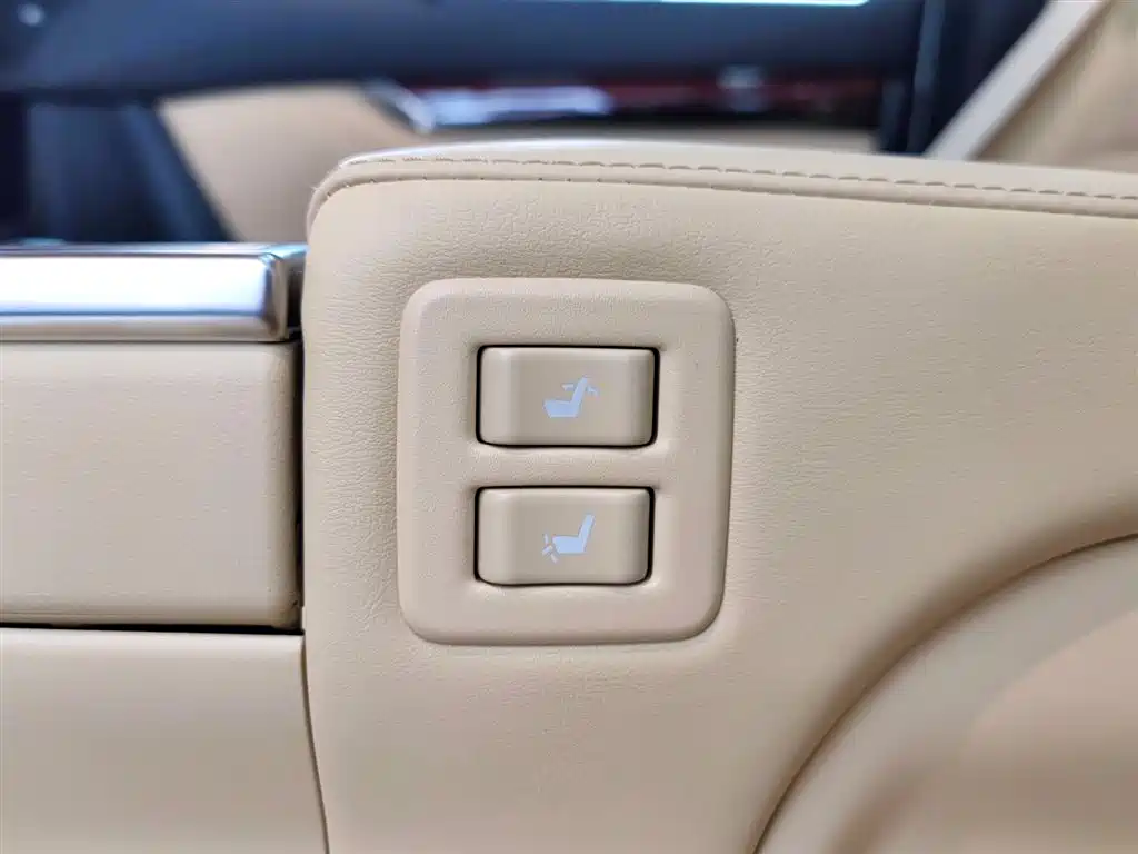 Toyota Alphard 2018 — фото 16