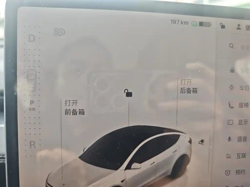 Tesla Model Y 2025 — фото 18