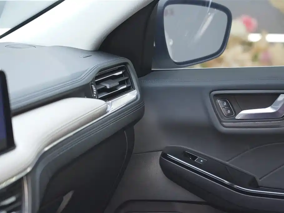 Ford Escape 2023 — фото 15