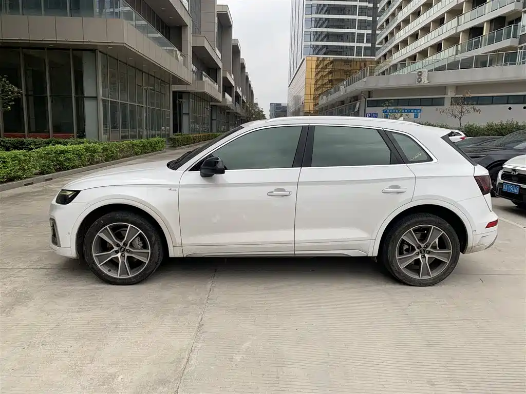 Audi Q5L 2021 — фото 3