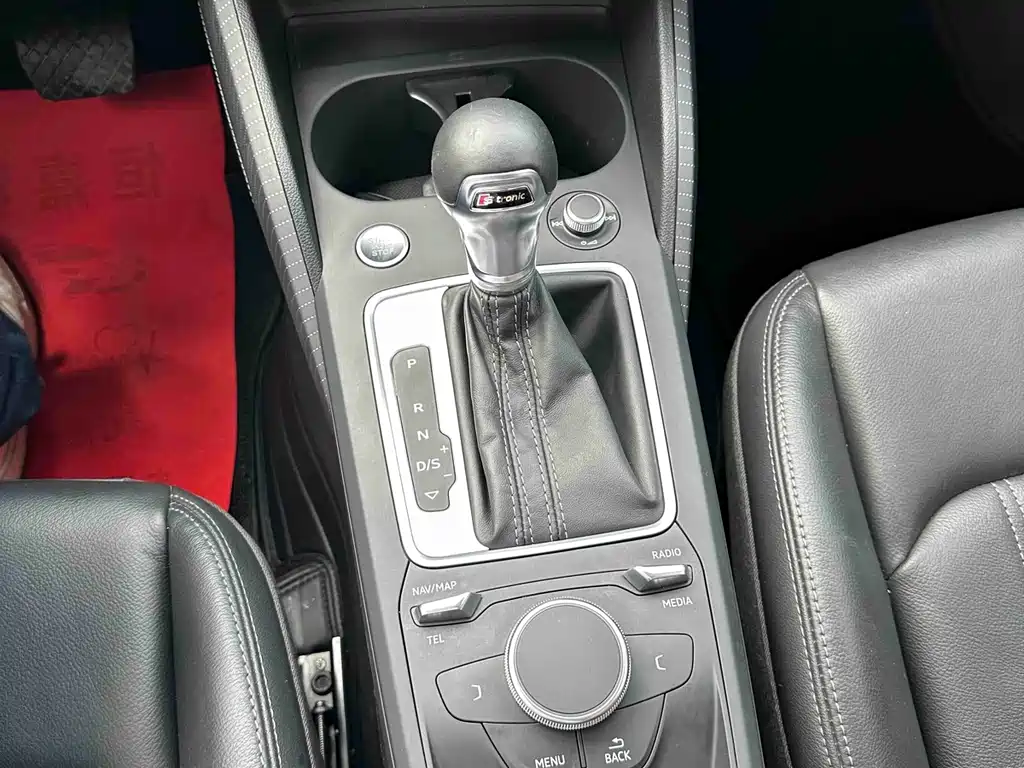 Audi Q2L 2023 — фото 15