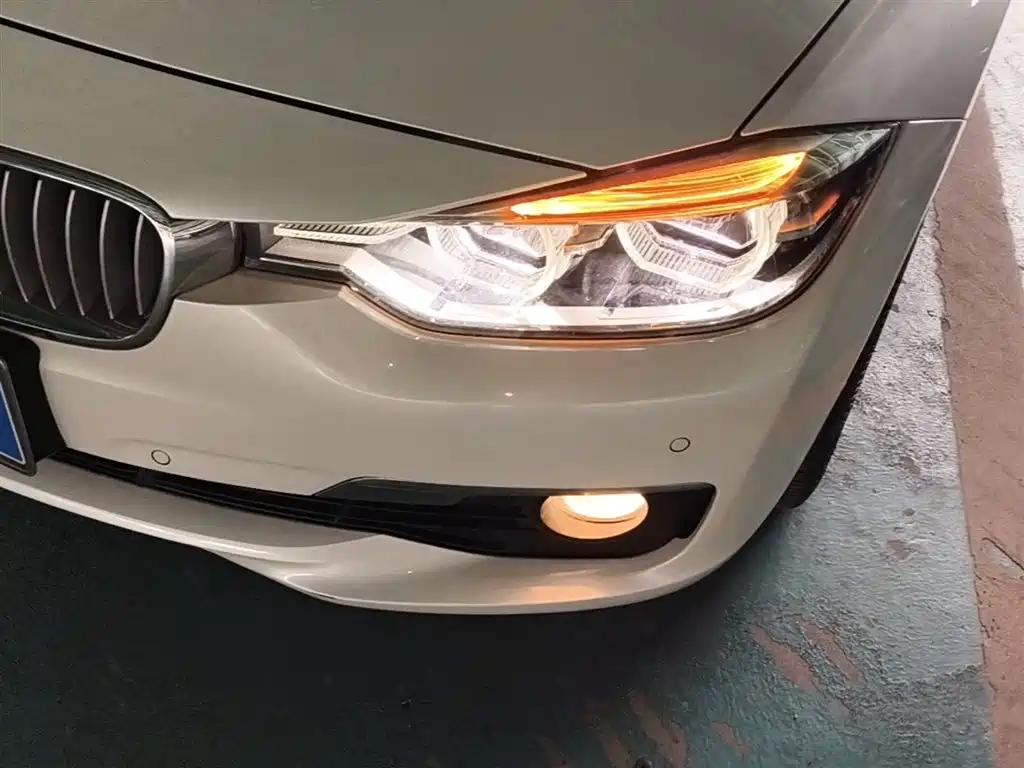 BMW 3 Series 2019 — фото 24