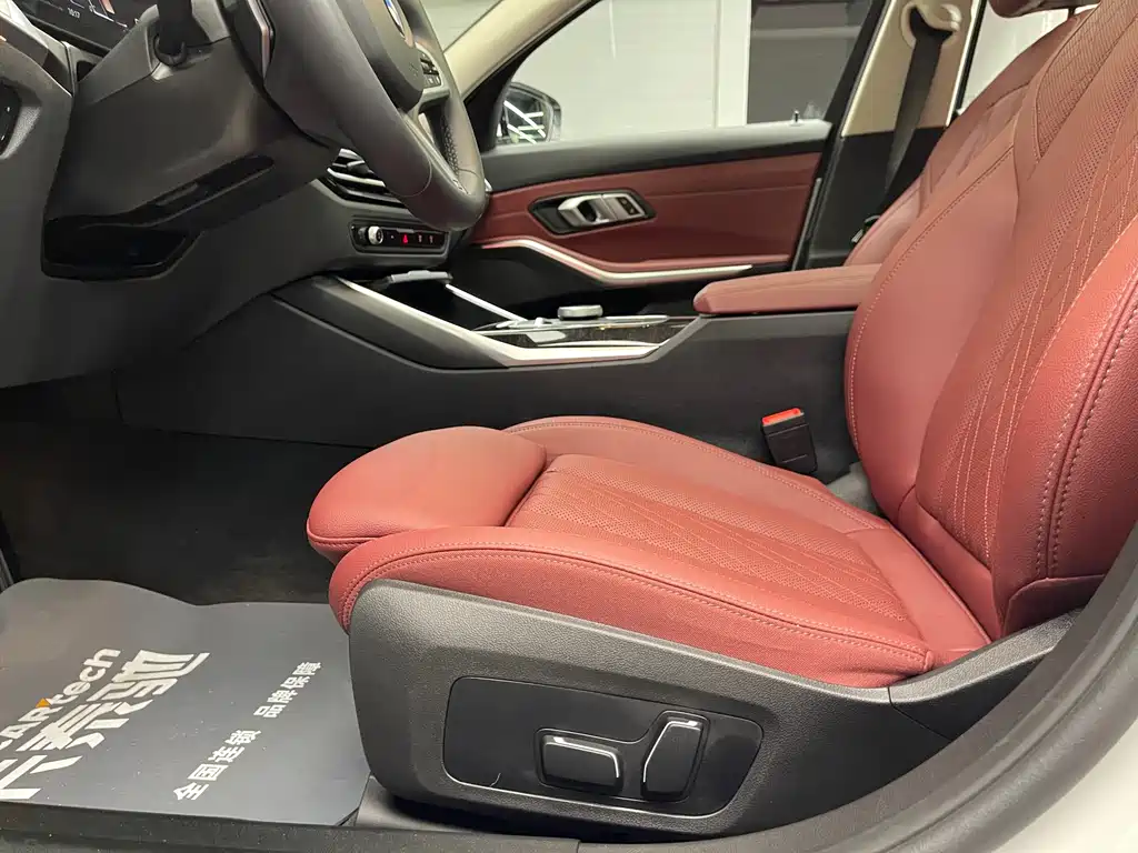 BMW 3 Series 2025 — фото 19