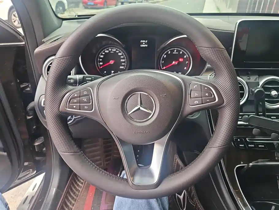 Mercedes-Benz GLC 2016 — фото 15