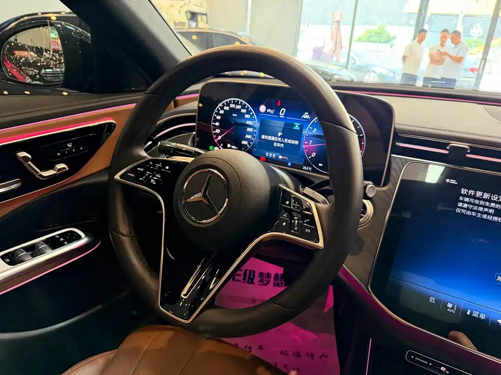 Mercedes-Benz E-Class 2025 — фото 13