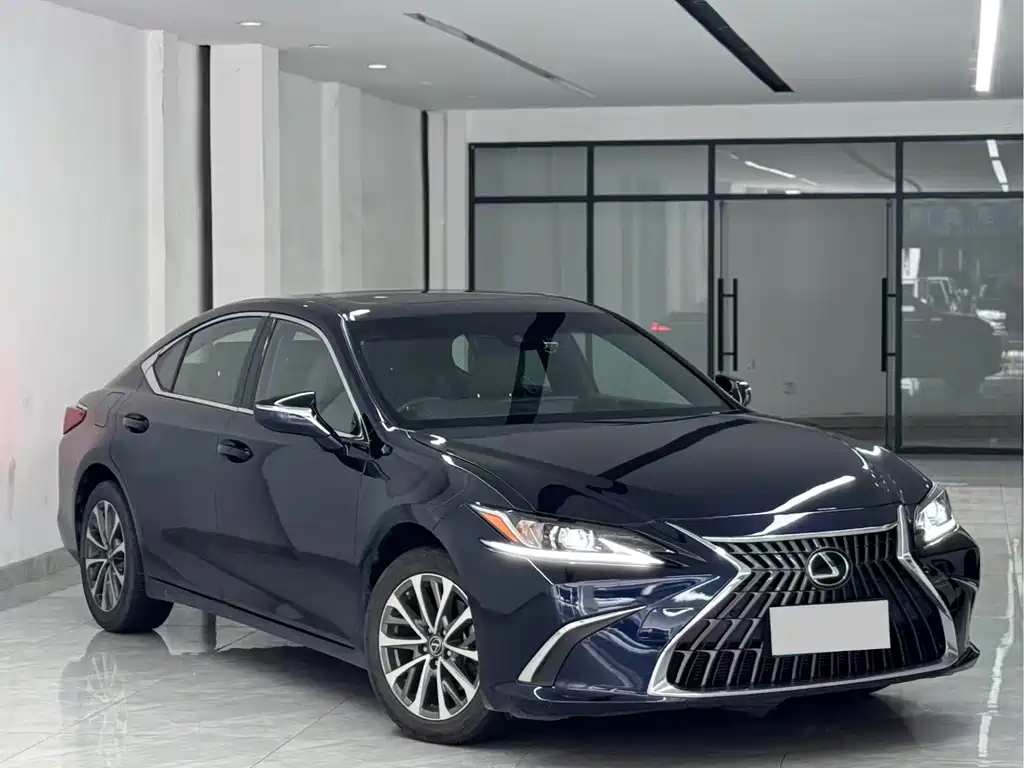 Lexus ES 2023