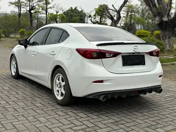 Mazda 3 Axela 2016
