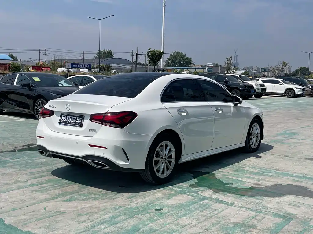 Mercedes-Benz A-Class 2022 — фото 14