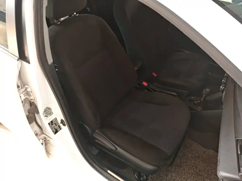 Toyota Yaris L 2017 — фото 25