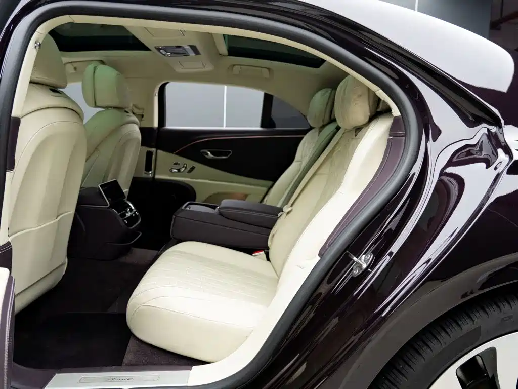 Bentley Flying Spur 2023 — фото 12