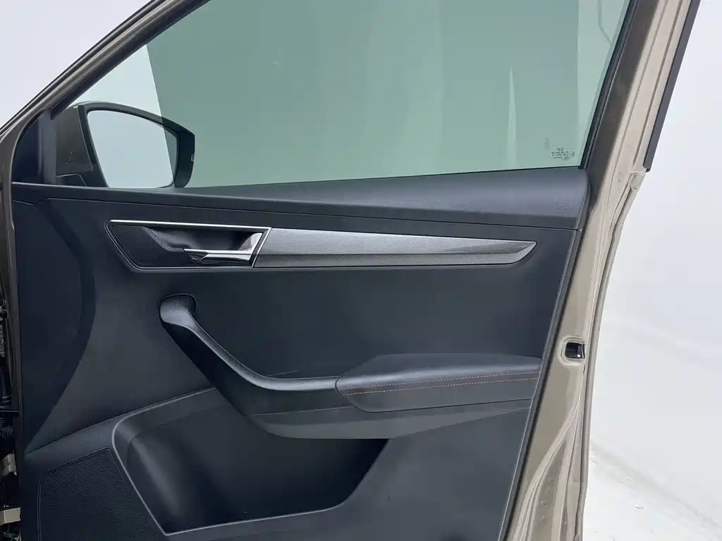 Skoda Karoq 2023 — фото 27