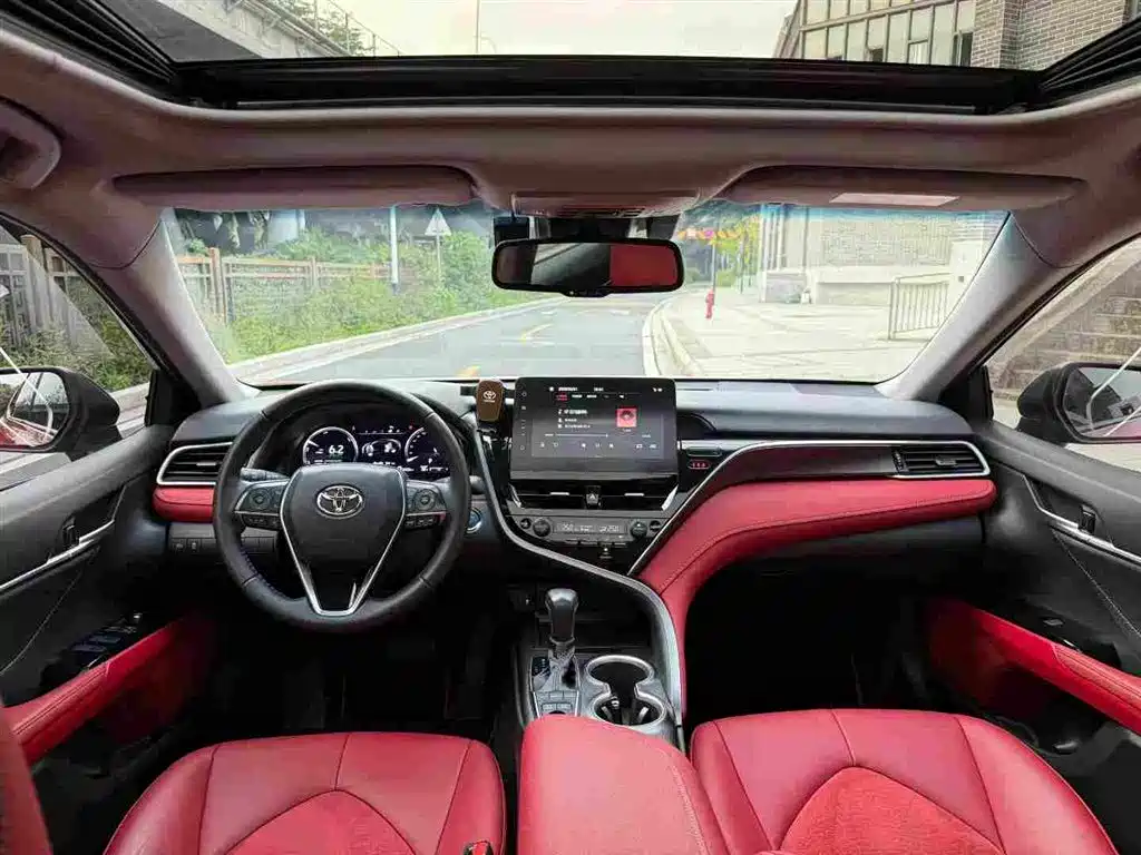 Toyota Camry 2023 — фото 9