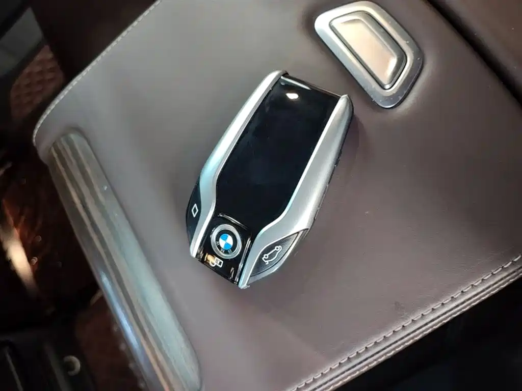 BMW 5 Series New Energy 2018 — фото 9