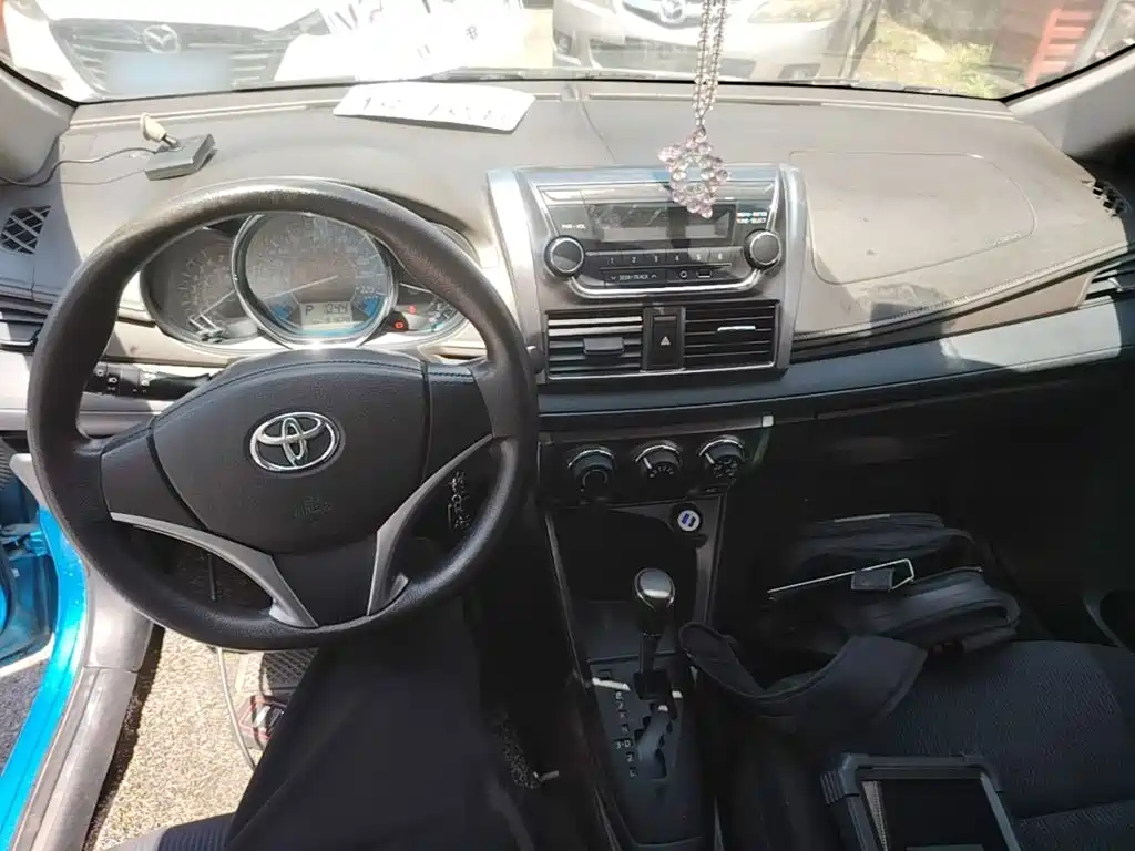 Toyota Yaris L 2015