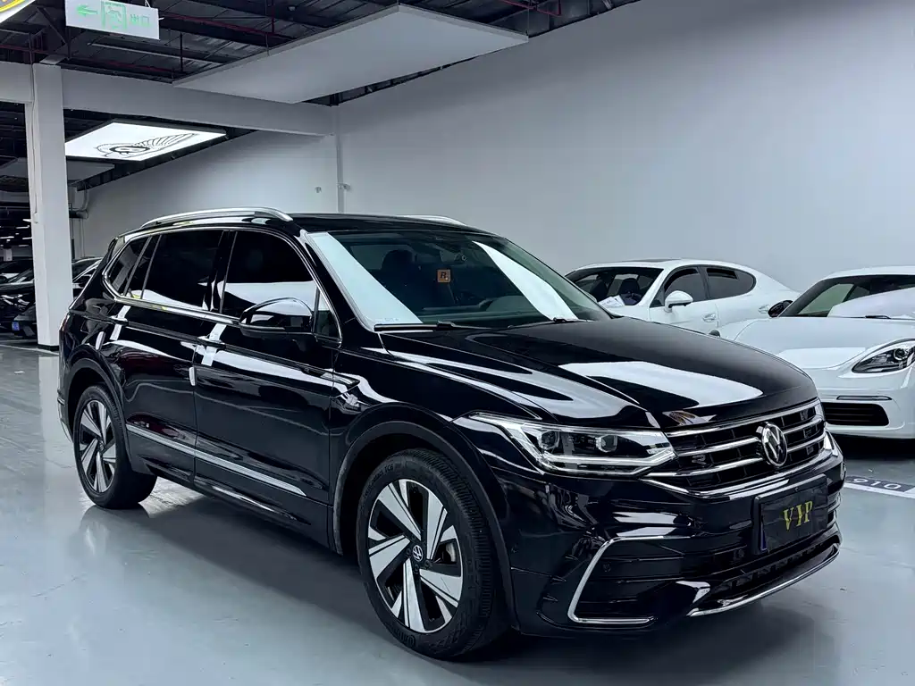 Volkswagen Tiguan L 2023 — фото 3