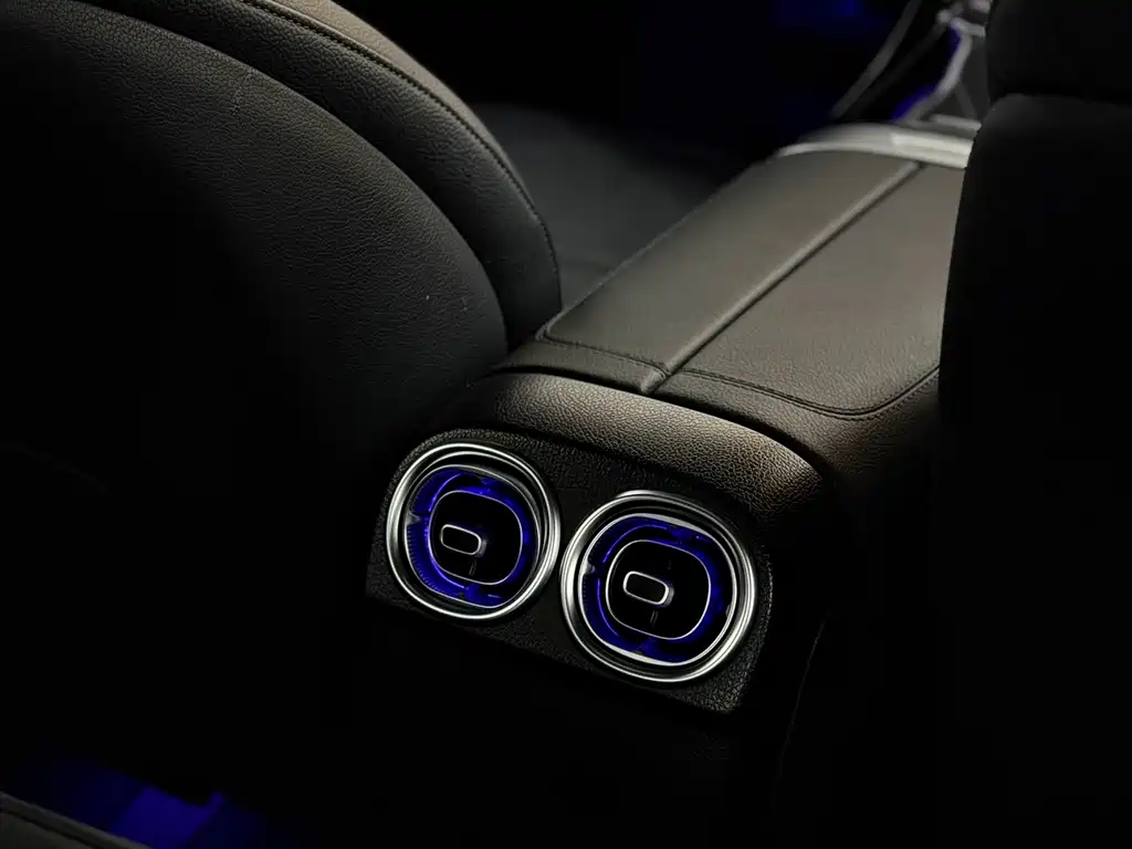 Mercedes-Benz C-Class 2024 — фото 12