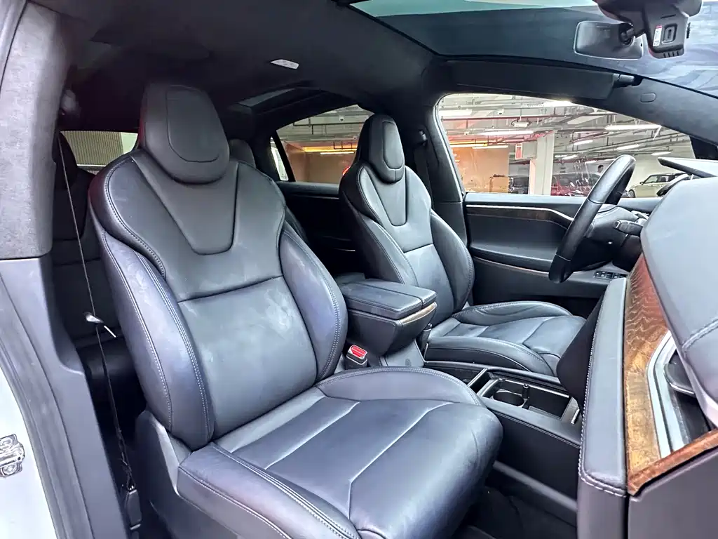 Tesla Model X 2017 — фото 20