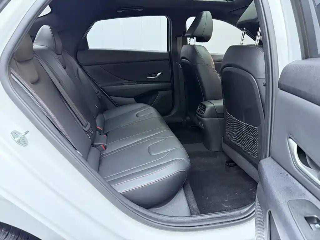 Hyundai Elantra 2022 — фото 10
