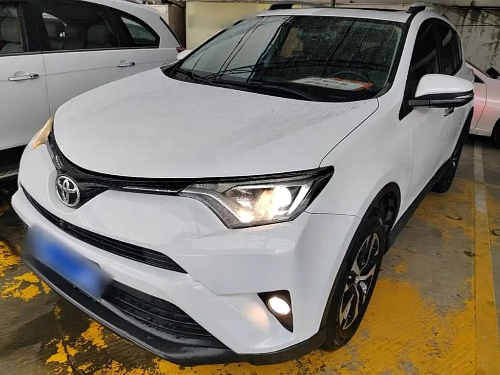 Toyota RAV4 2018 — фото 2