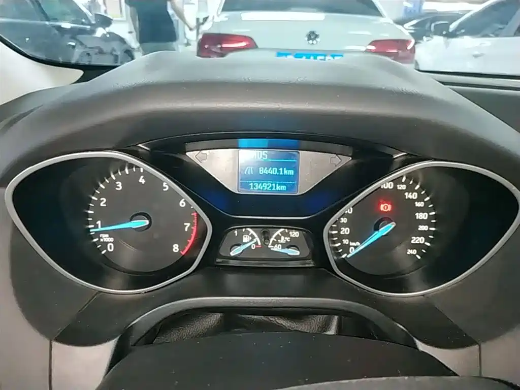 Ford Focus 2015 — фото 12