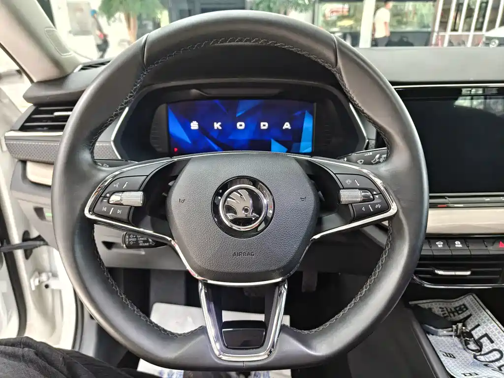 Skoda Octavia 2023 — фото 8