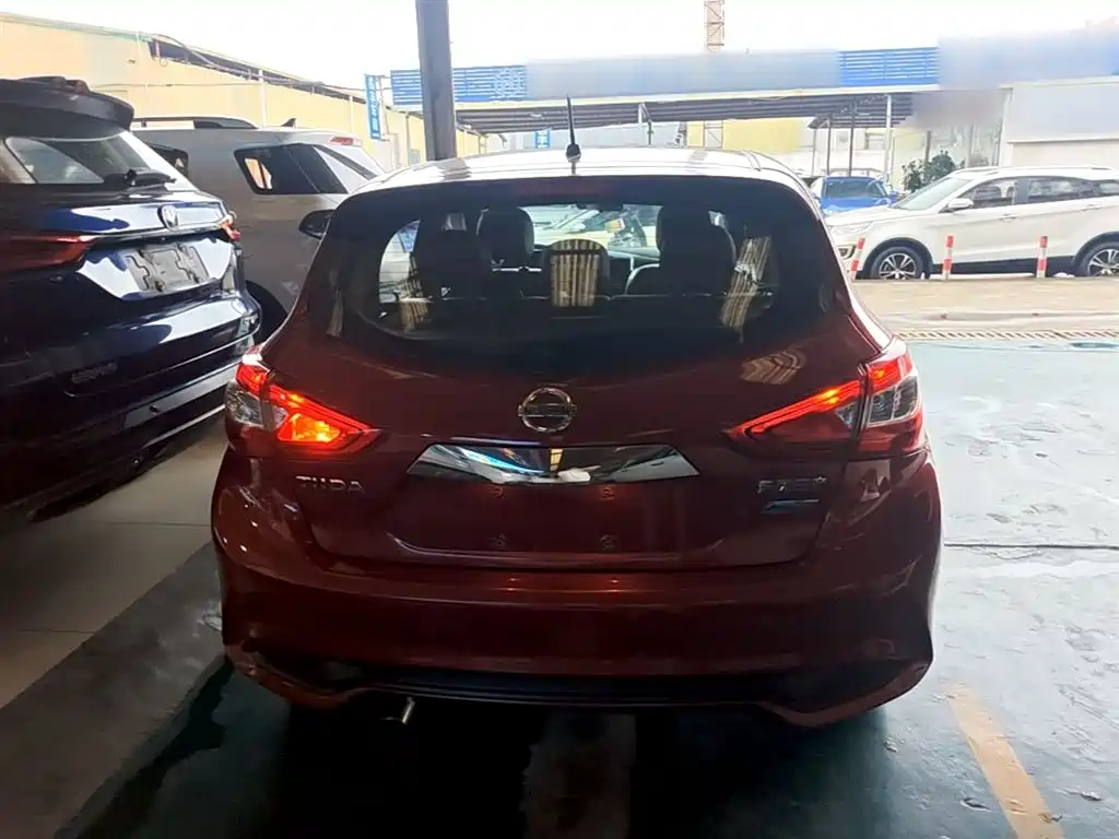 Nissan Tiida 2017 — фото 6
