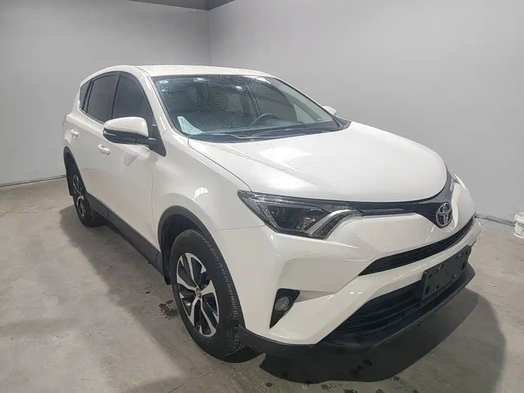 Toyota RAV4 2018 — фото 22