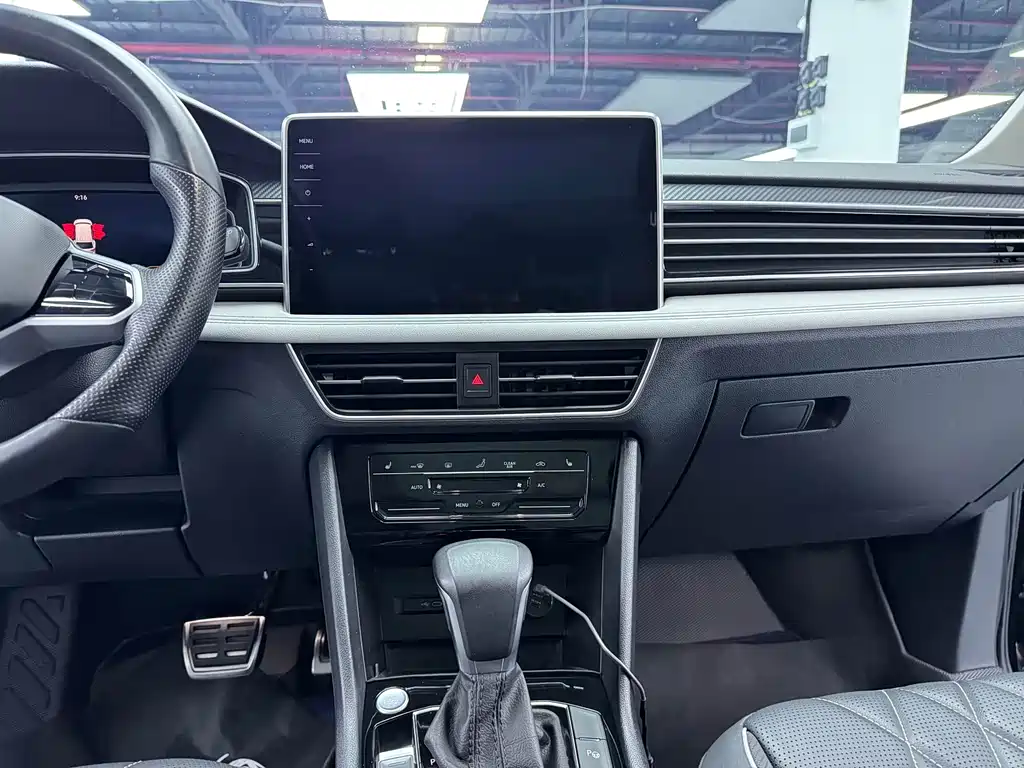 Volkswagen Tiguan L 2023 — фото 9