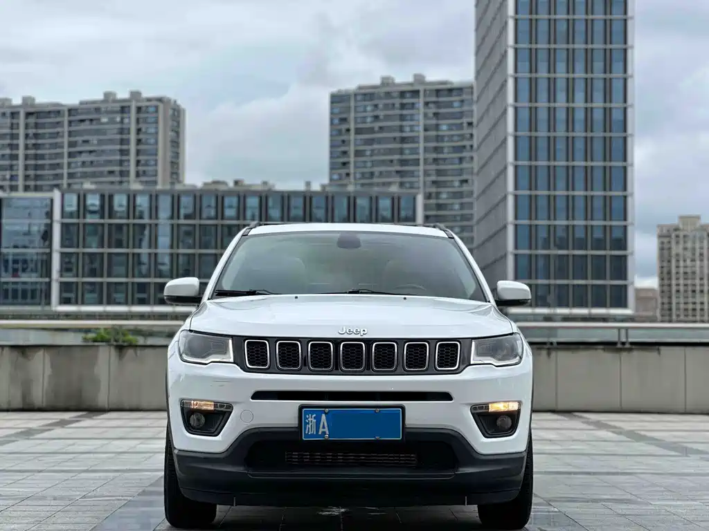 Jeep Compass 2017 — фото 2
