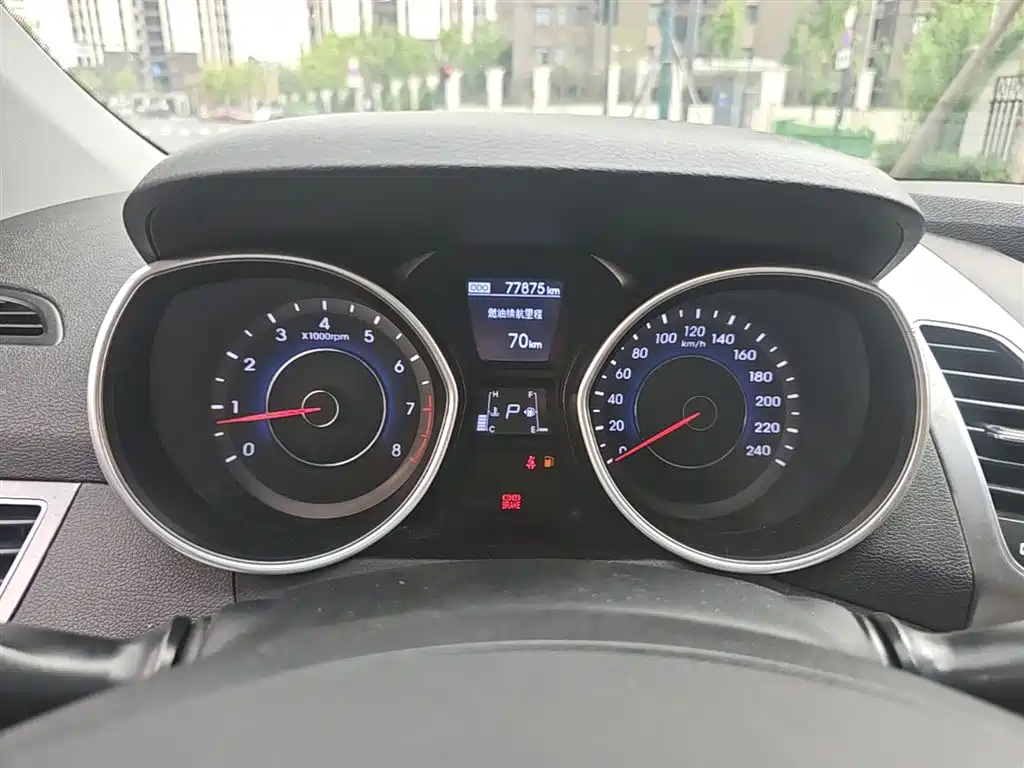 Hyundai Elantra Langdong 2016 — фото 12