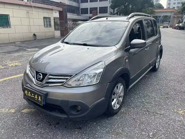 Nissan Livina 2013