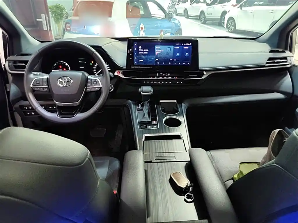 Toyota Sienna 2023 — фото 10