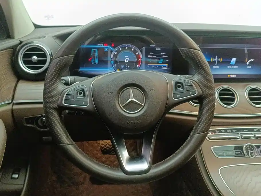Mercedes-Benz E-Class 2018 — фото 15