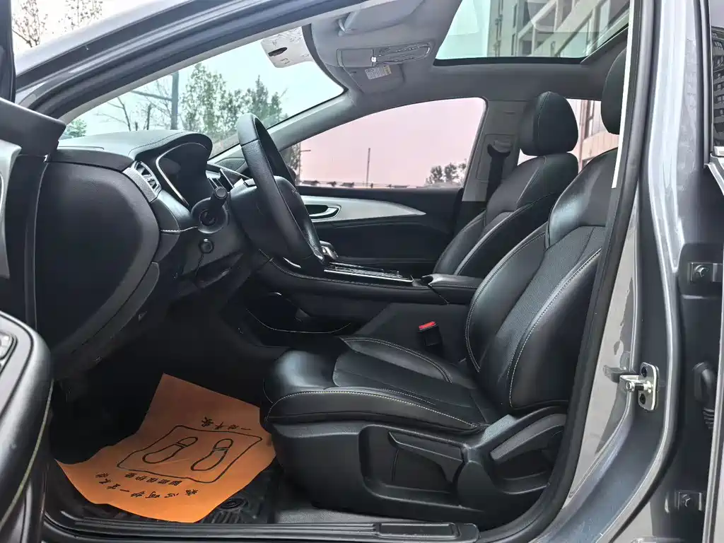 Roewe MAX 2022