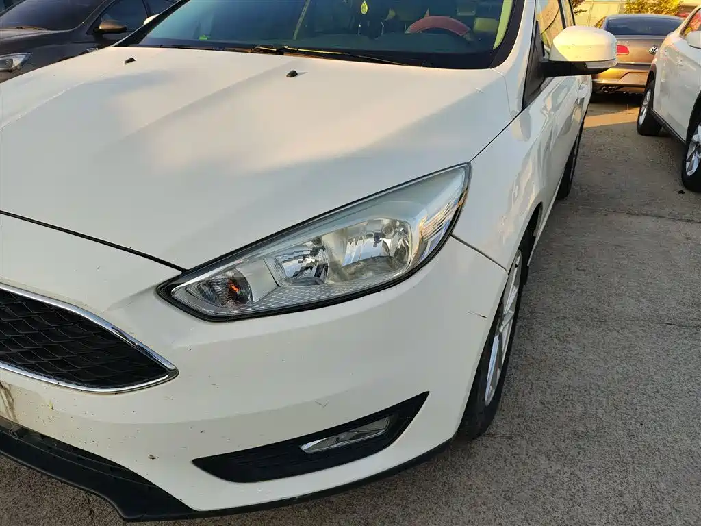 Ford Focus 2018 — фото 18