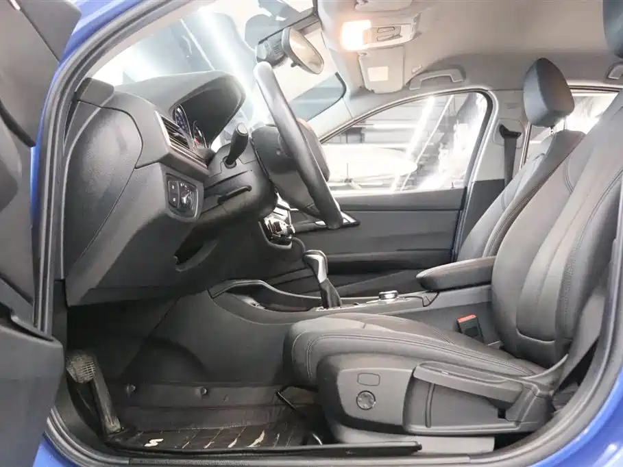 BMW 1 Series 2019 — фото 12