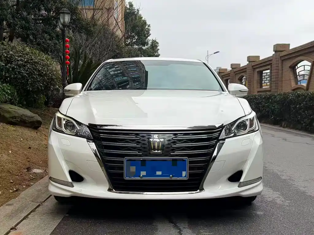 Toyota Crown 2018 — фото 1