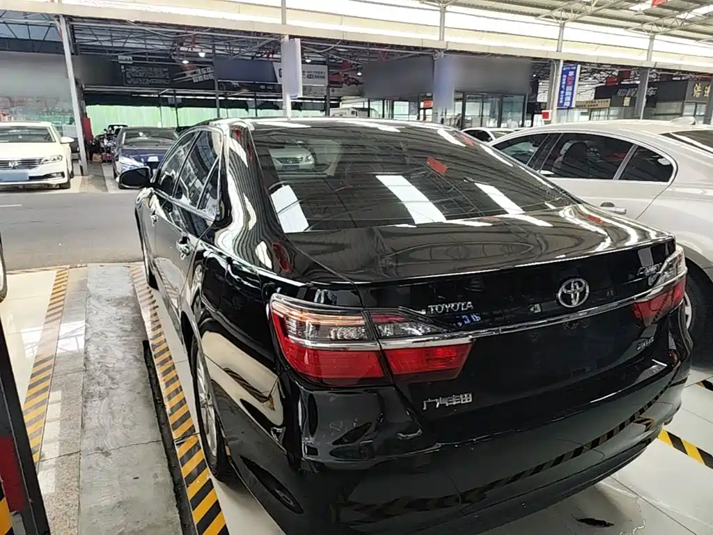 Toyota Camry 2015 — фото 5