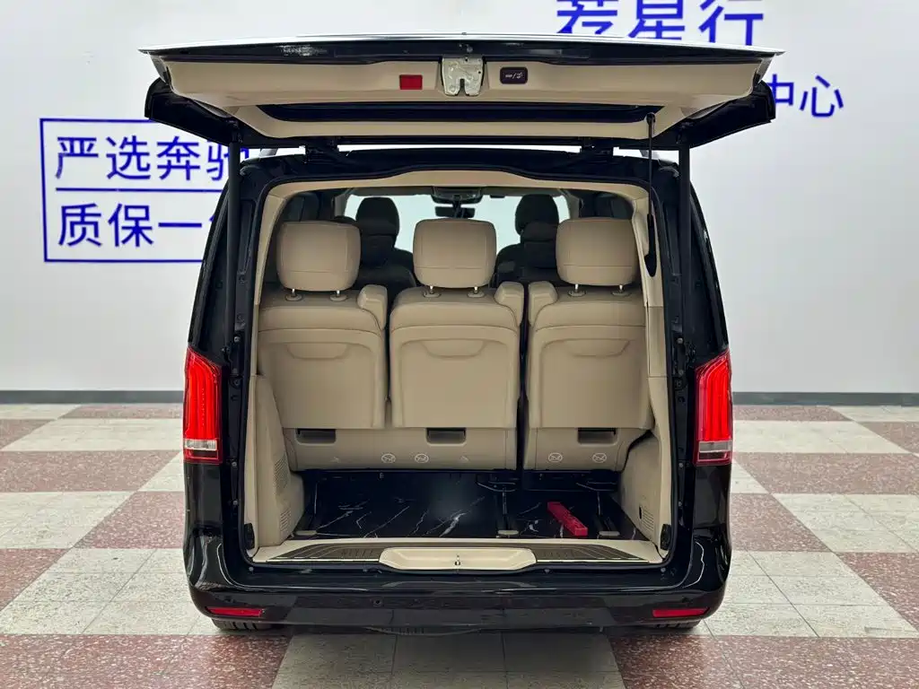 Mercedes-Benz V-Class 2023 — фото 42