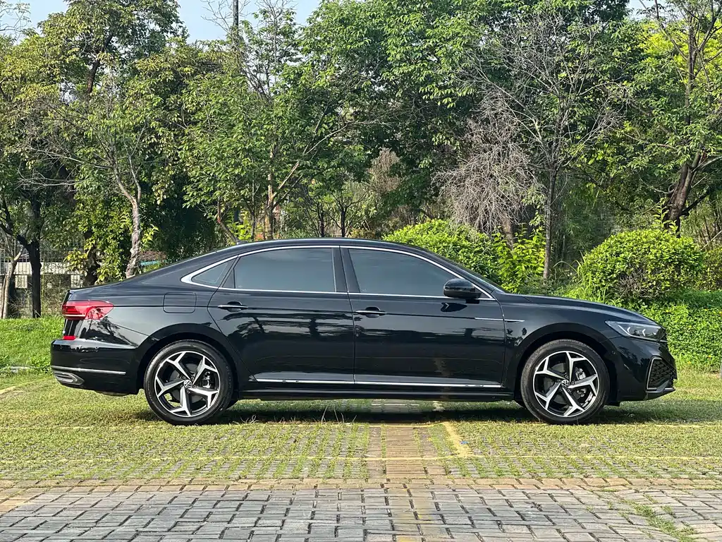 Volkswagen Passat 2023