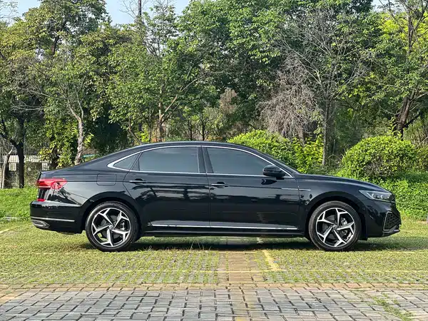 Volkswagen Passat 2023