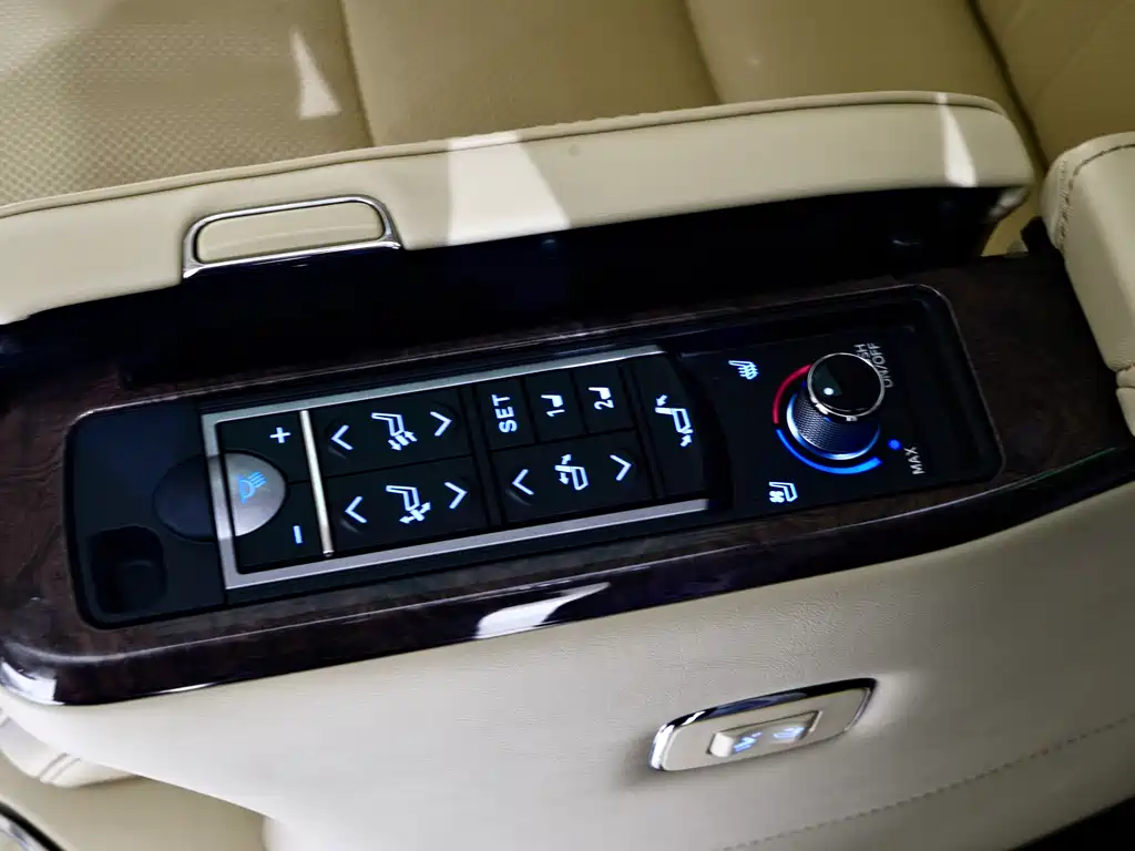 Toyota Vellfire 2021 — фото 12
