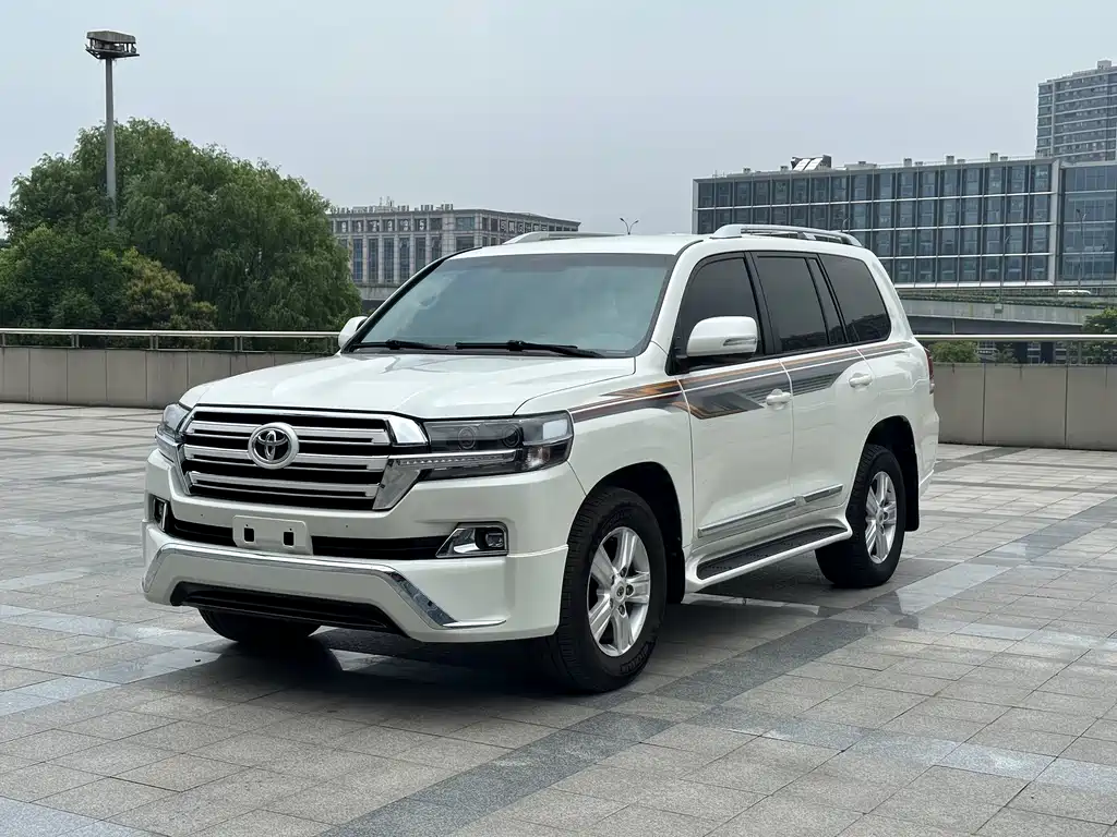 Toyota Land Cruiser 2016 — фото 1