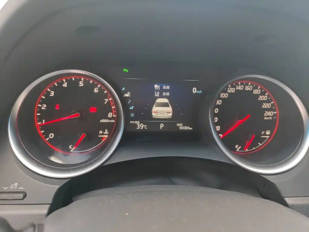 Toyota Camry 2018 — фото 12